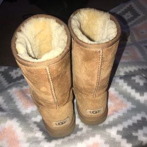 CLASSIC UGG BOOTS